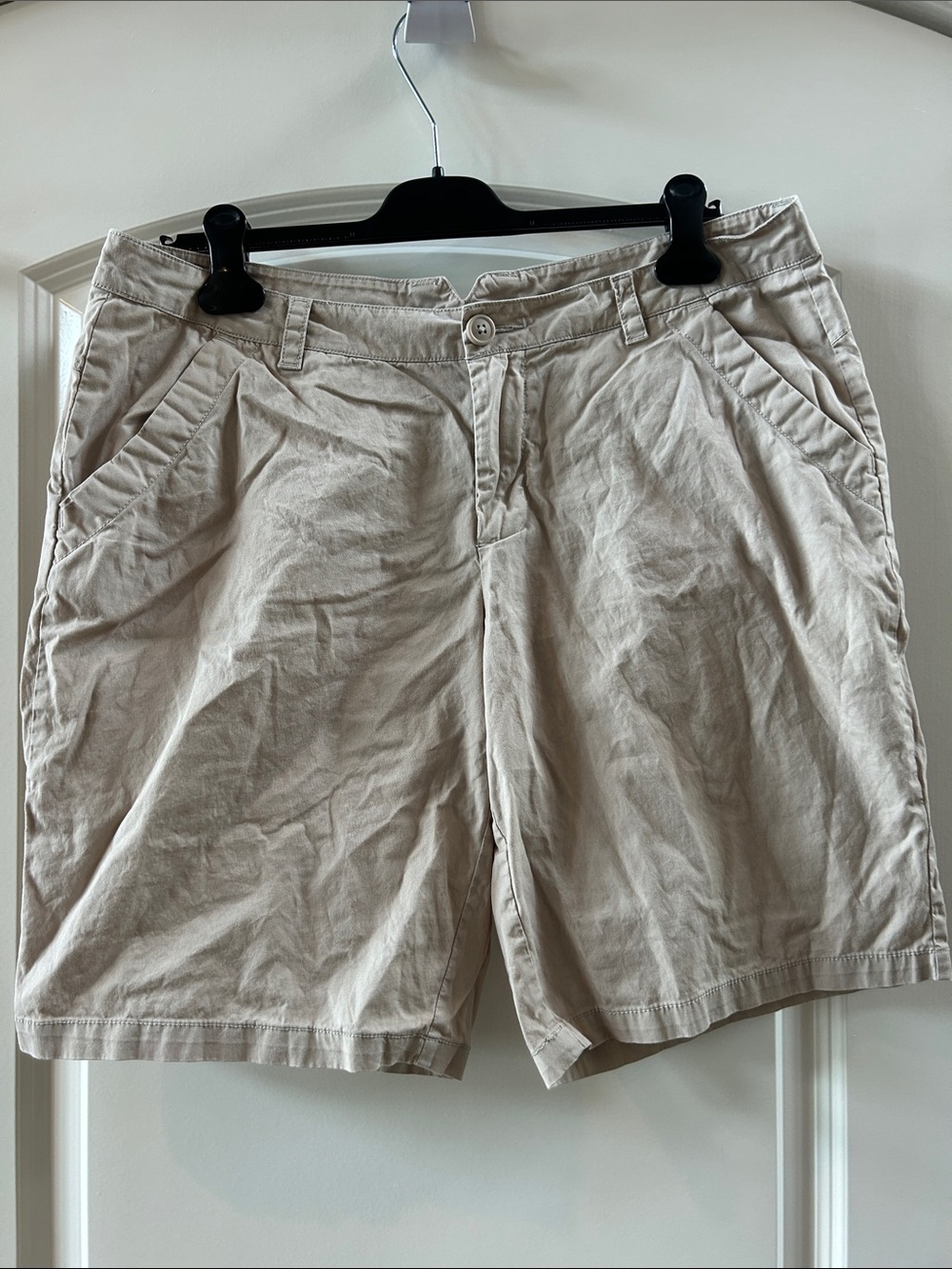 Women’s Neutral-Tone Bermuda Shorts with Front Pleats